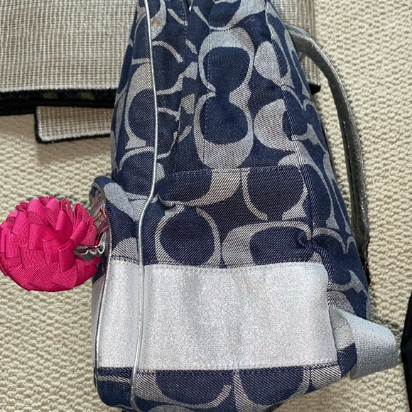 Rare Coach Signature "C" logo blue denim pattern & silver backpack, adj straps - Picture 4 of 8